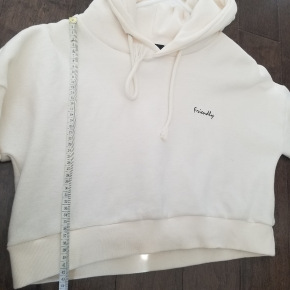 White Cropped Hoodie with Snoopy back Design - Picture 5 of 7